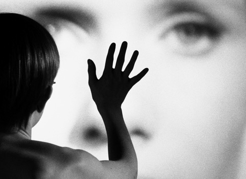 Bergman-Persona-boy-mother-hand